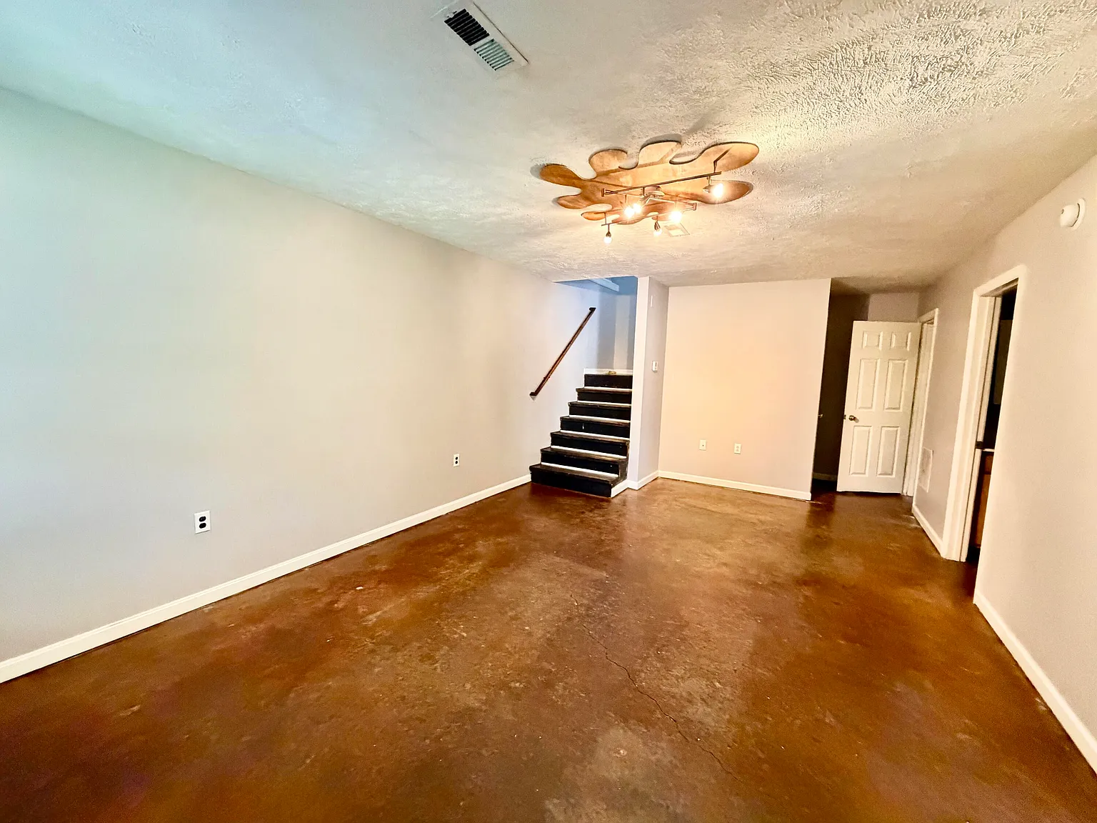 3 bed, 2.0 bath, 1150 sqft, $1,350 — Photo 4