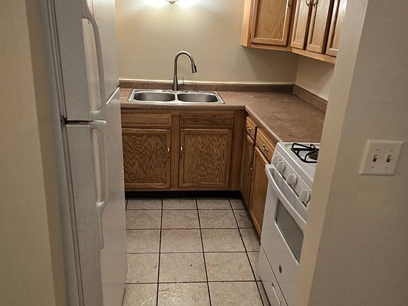 3rd image of 8104 Waterbury Ct