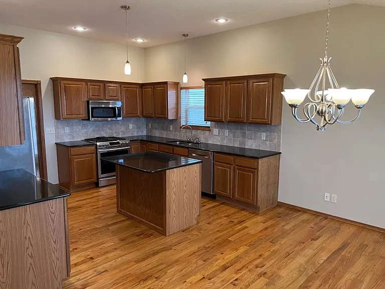 715 S Peckham Ct — Photo 5