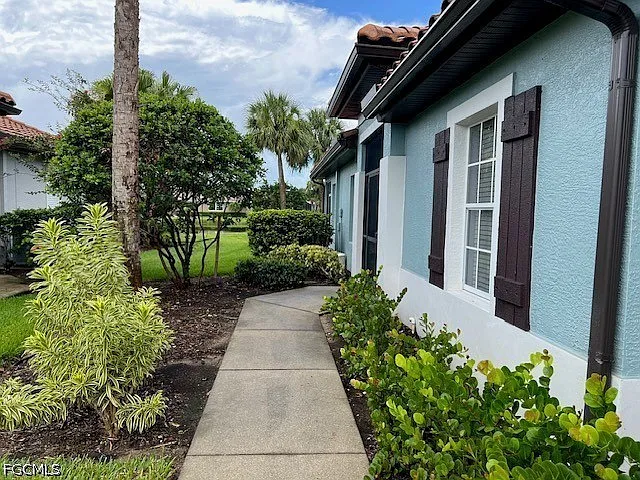 2 bed, 2.0 bath, 1170 sqft, $5,500 — Photo 3
