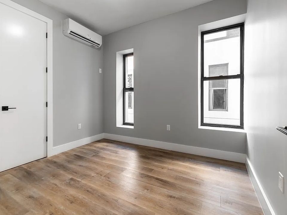 2nd image of 1365 Saint Johns Pl #1G