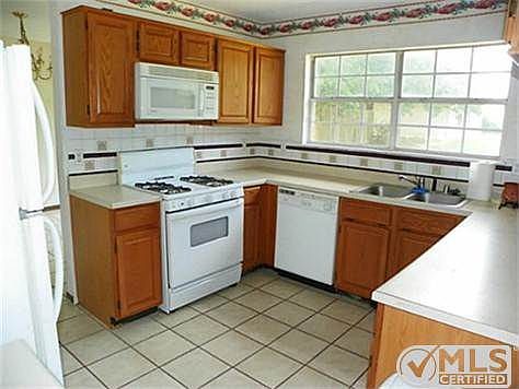 3rd image of 2305 Double Oak Ct
