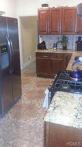 813 e 224th kitchen