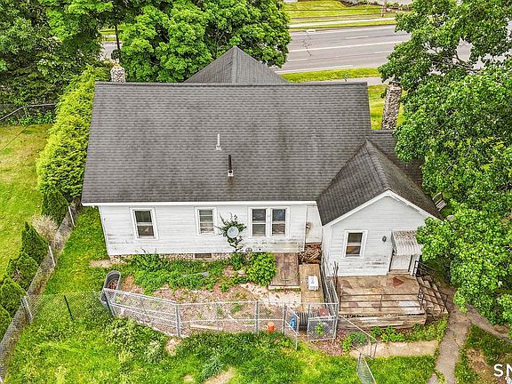 3rd image of 663 White Plains Road