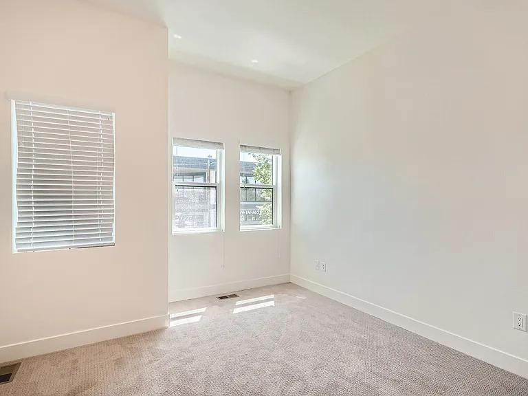 Brand New 3b/3.5bth Townhomes in the Heart of Park Hill. — Photo 16