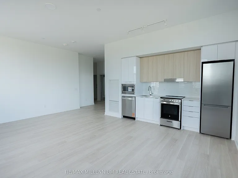 5105 Hurontario St #Penthouse 2 — Photo 5