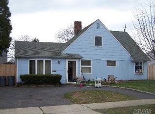 90 Albatross Rd, Levittown, NY 11756