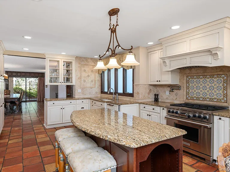 8 Plaka Ct — Photo 12