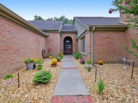 Entry Court