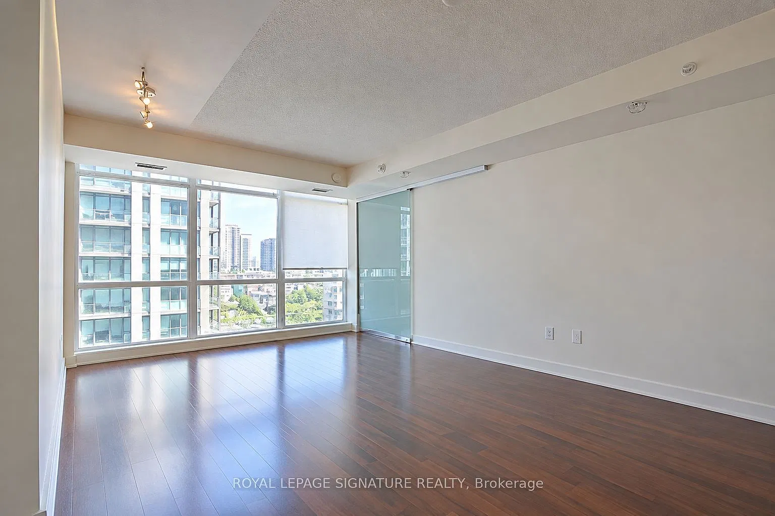 20 Joe Shuster Way — Photo 4
