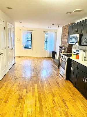 Rented by Delmark Realty LLC | media 9