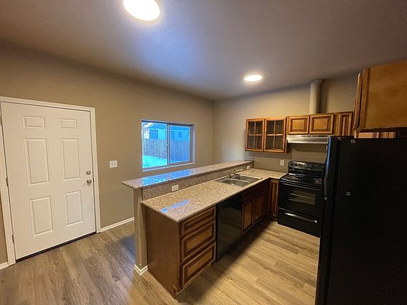 3rd image of 1023 W Knox Ave #B