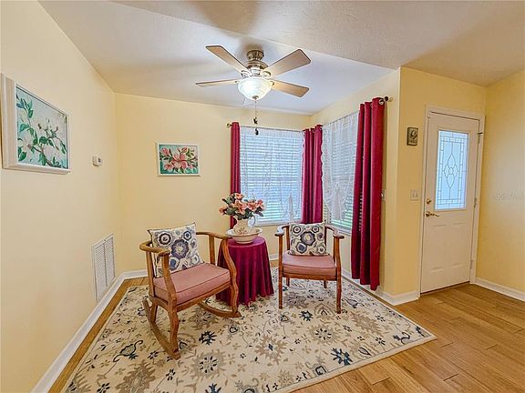5th image of 437 SE ROSEWOOD CIRCLE