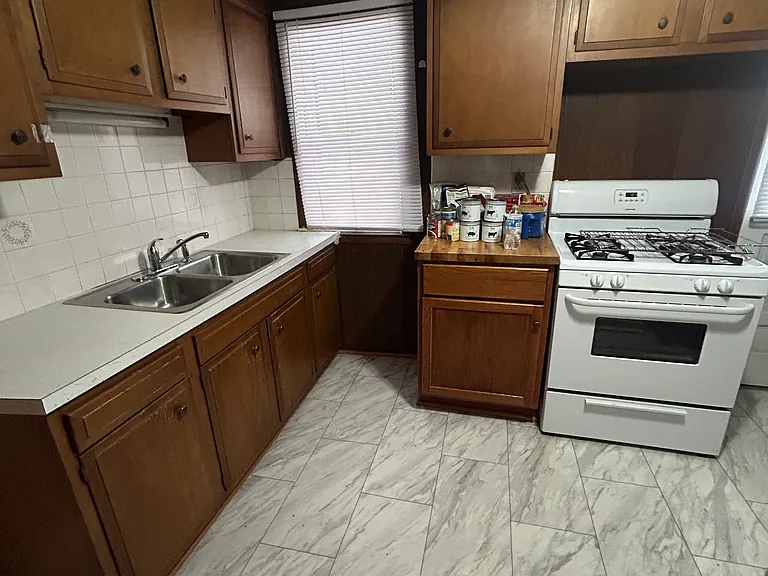 638 6th St #1 — Photo 3