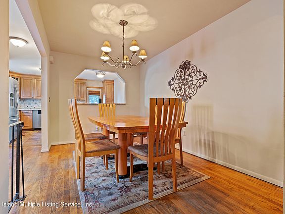 5th image of 74 Greencroft Ave