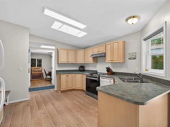 3rd image of 1391 Price Rd #103