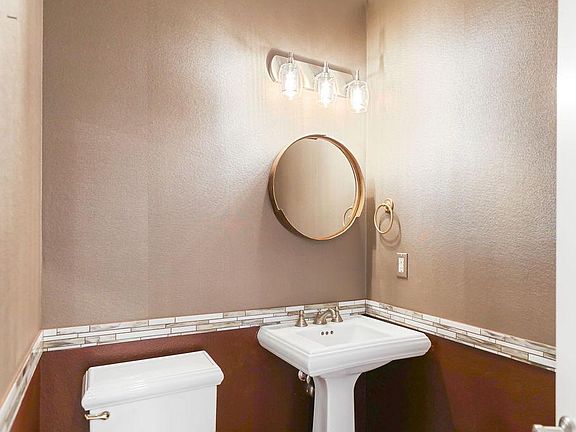 Powder Room / Entryway