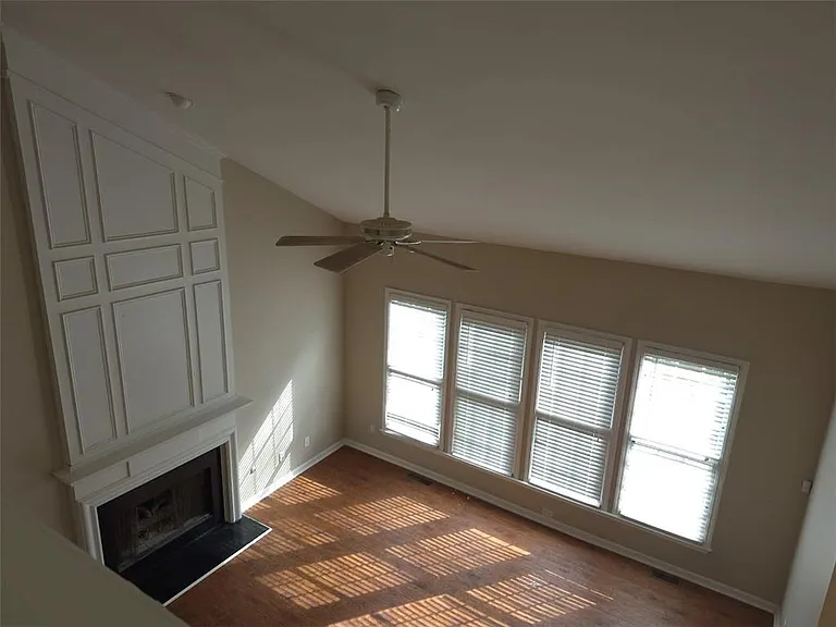 450 Stedford Ln — Photo 18