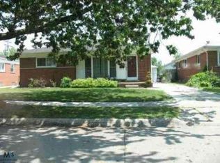 28518 Joan St, Saint Clair Shores, MI 48081