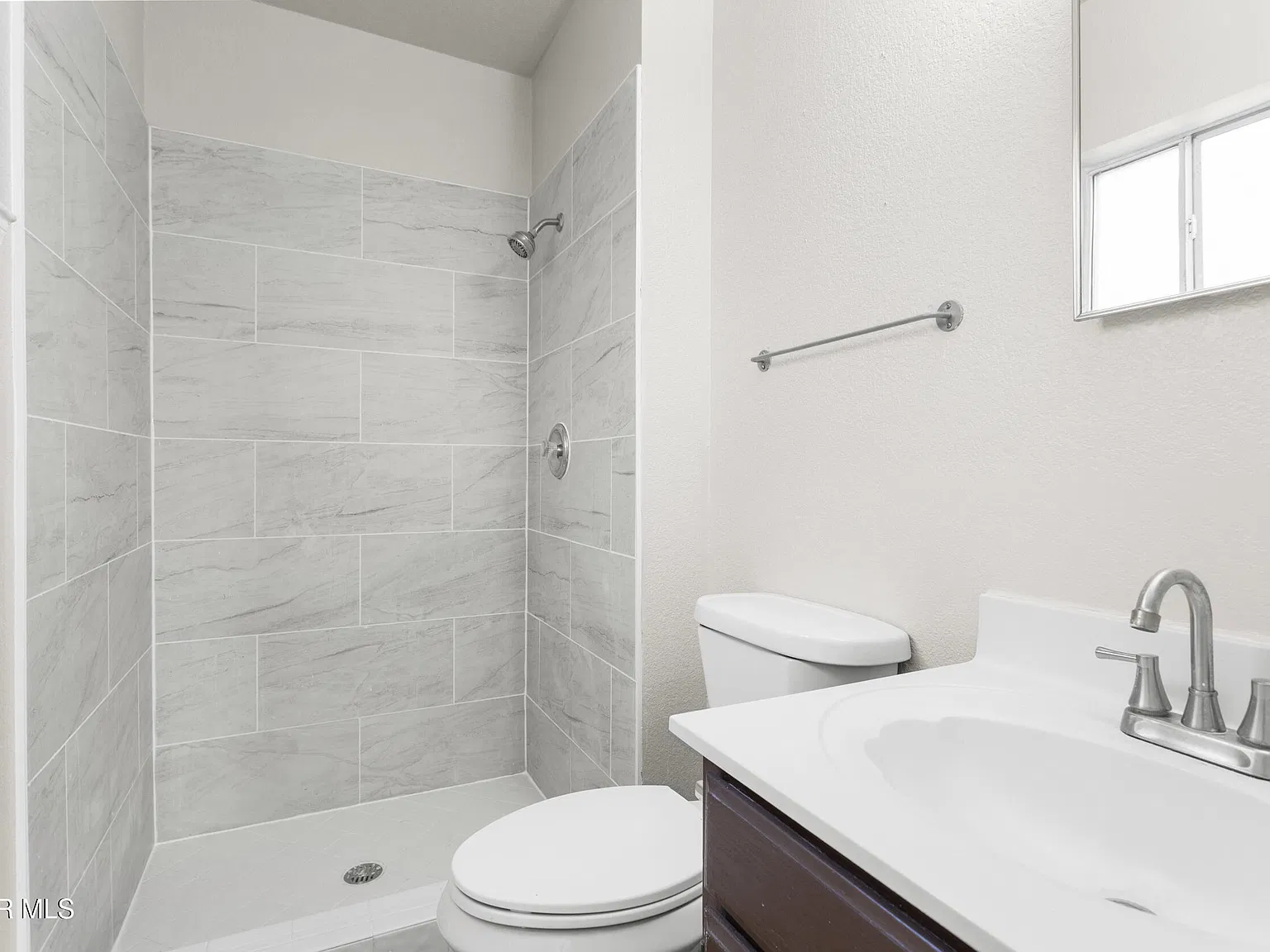 3 bed, 2.0 bath, 1088 sqft, $1,625 — Photo 3