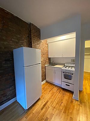 4th image of 327 E 54th St APT 3B
