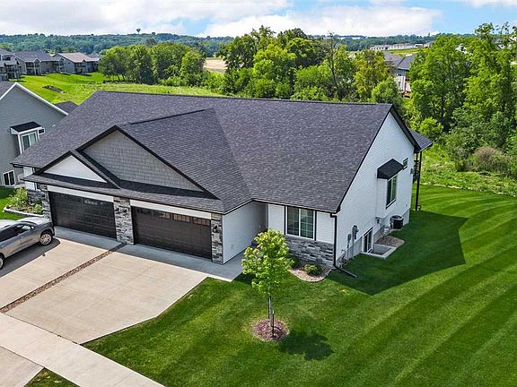 3rd image of 1103 Creekside Dr