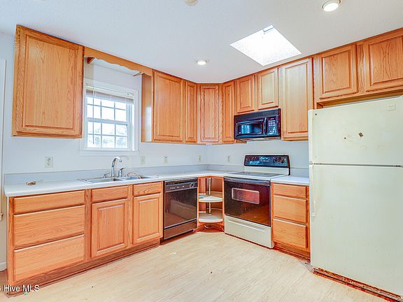 4th image of 1077 River Drive SW