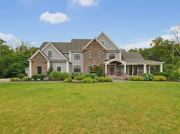 10 Countryside Ln, Franklin, MA 02038