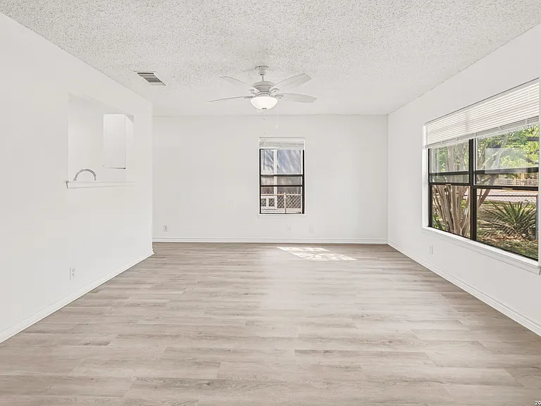 402 Tedder St — Photo 8