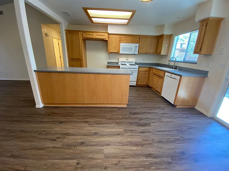709 Creston Rd — Photo 15