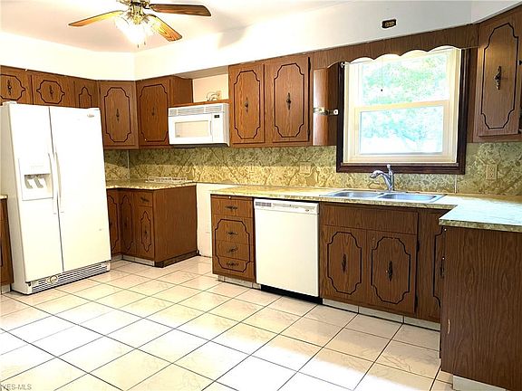 3rd image of 823 S Schenley Ave
