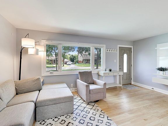 4th image of 16 Audrey Ln