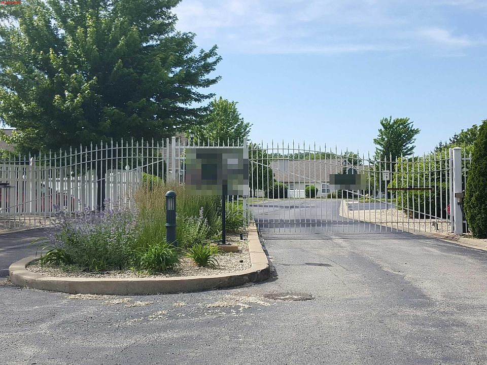 2nd image of 933 Garden Ln