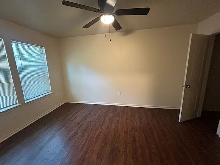 2800-2912 Stewart Dr — Photo 25
