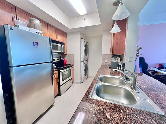4th image of 2000 N Bayshore Dr APT 906