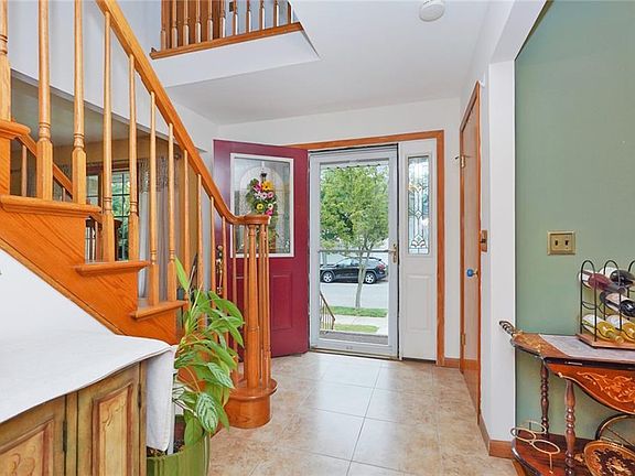 5th image of 564 Clermont Ave