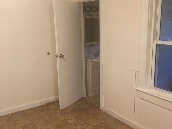 5th image of 5846 Roosevelt Ave