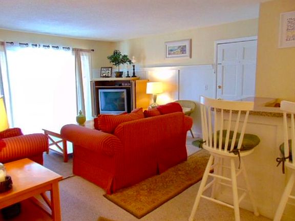 2nd image of 850 Mallery St #4T