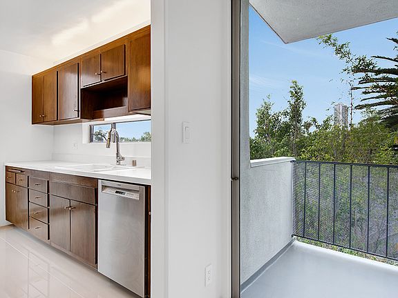 5th image of 1147 N Clark St APT 307