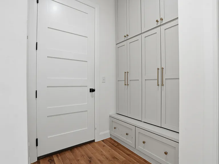 3917 S Madison Ave — Photo 6