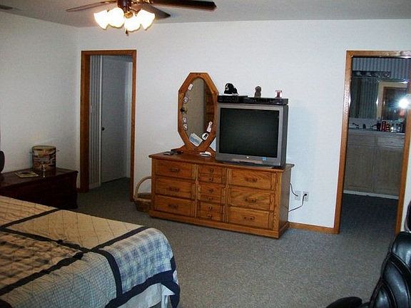 4th image of 1810 Columbine Dr