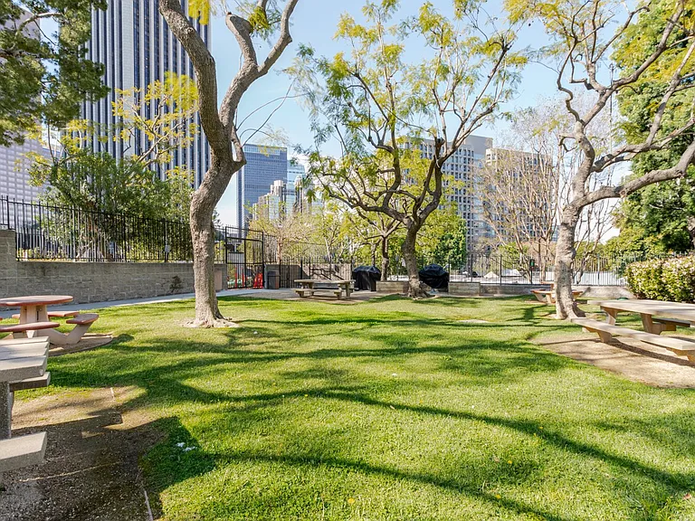 800 W 1st St #1105 — Photo 41