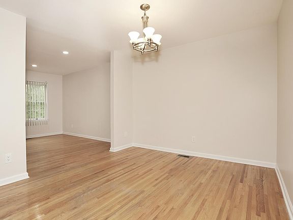 4th image of 90 Elm St