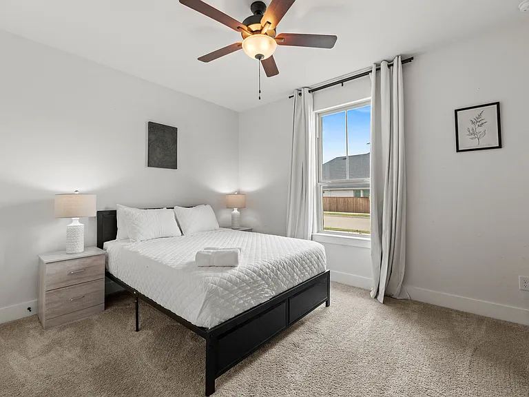 801 Lake Cove Dr — Photo 32