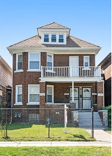 1045 Casgrain St Photo 1