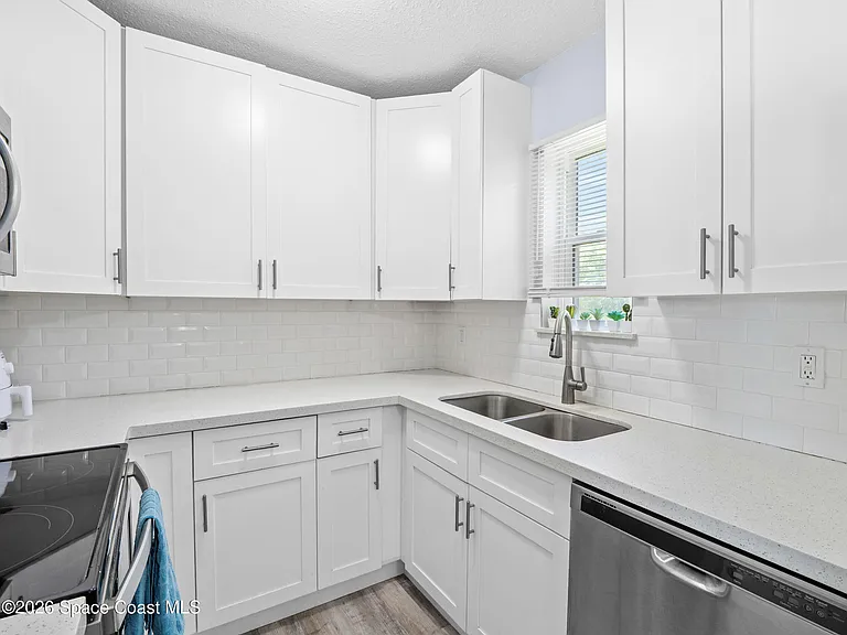 311 W University Blvd — Photo 10