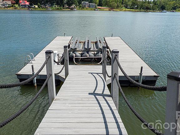 5th image of 122 Sisters Cove Ct