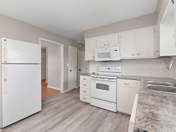 4th image of 150 Fairlane St APT A