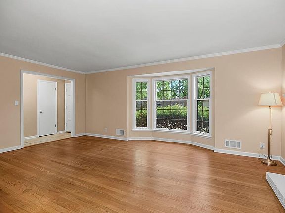 4th image of 3718 W 52nd Ter