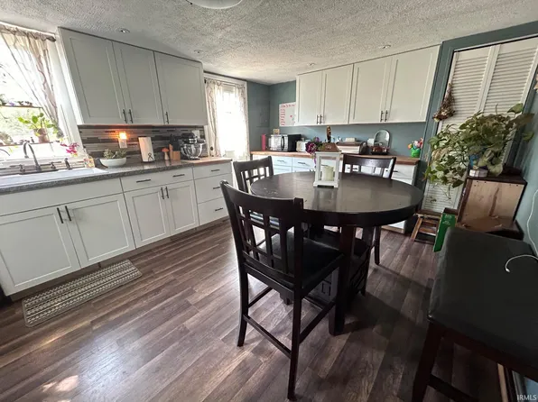 15209 Beulah Dr, Leo, IN 46765